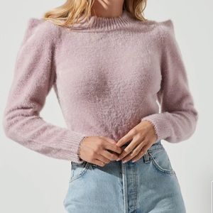 ASTR crew neckline sweater with a fitted silhouette sleeve with puff shoulders